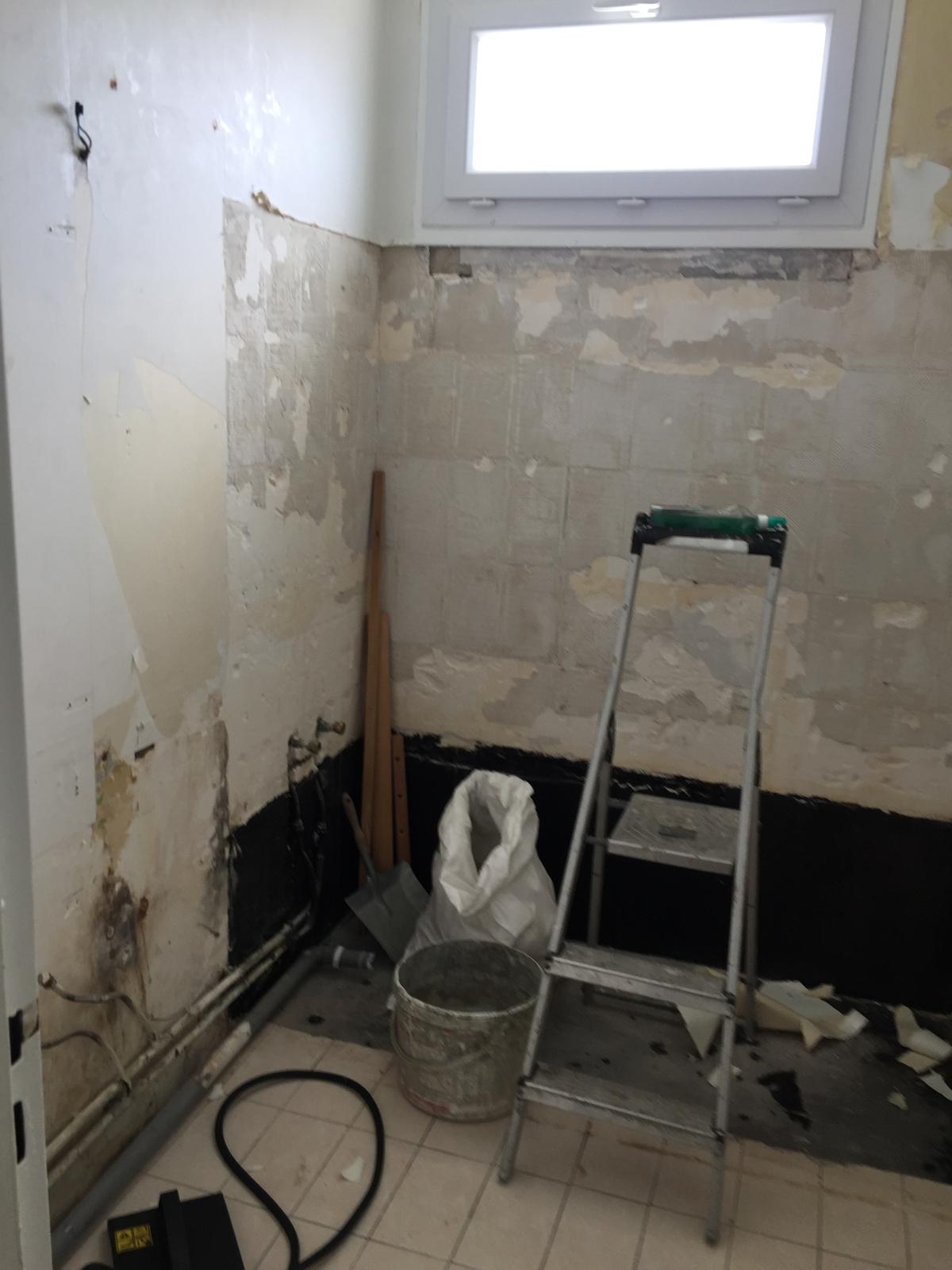 Salle de bain — rénovation avec douche à l'italienne — avant