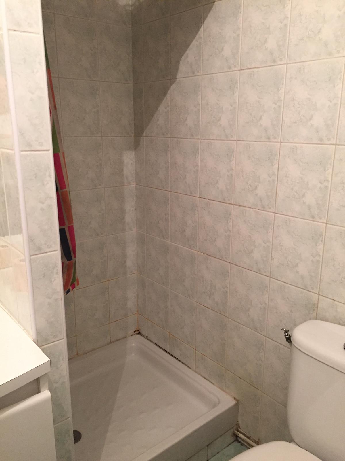 Salle de bain — rénovation avec douche à l'italienne — avant