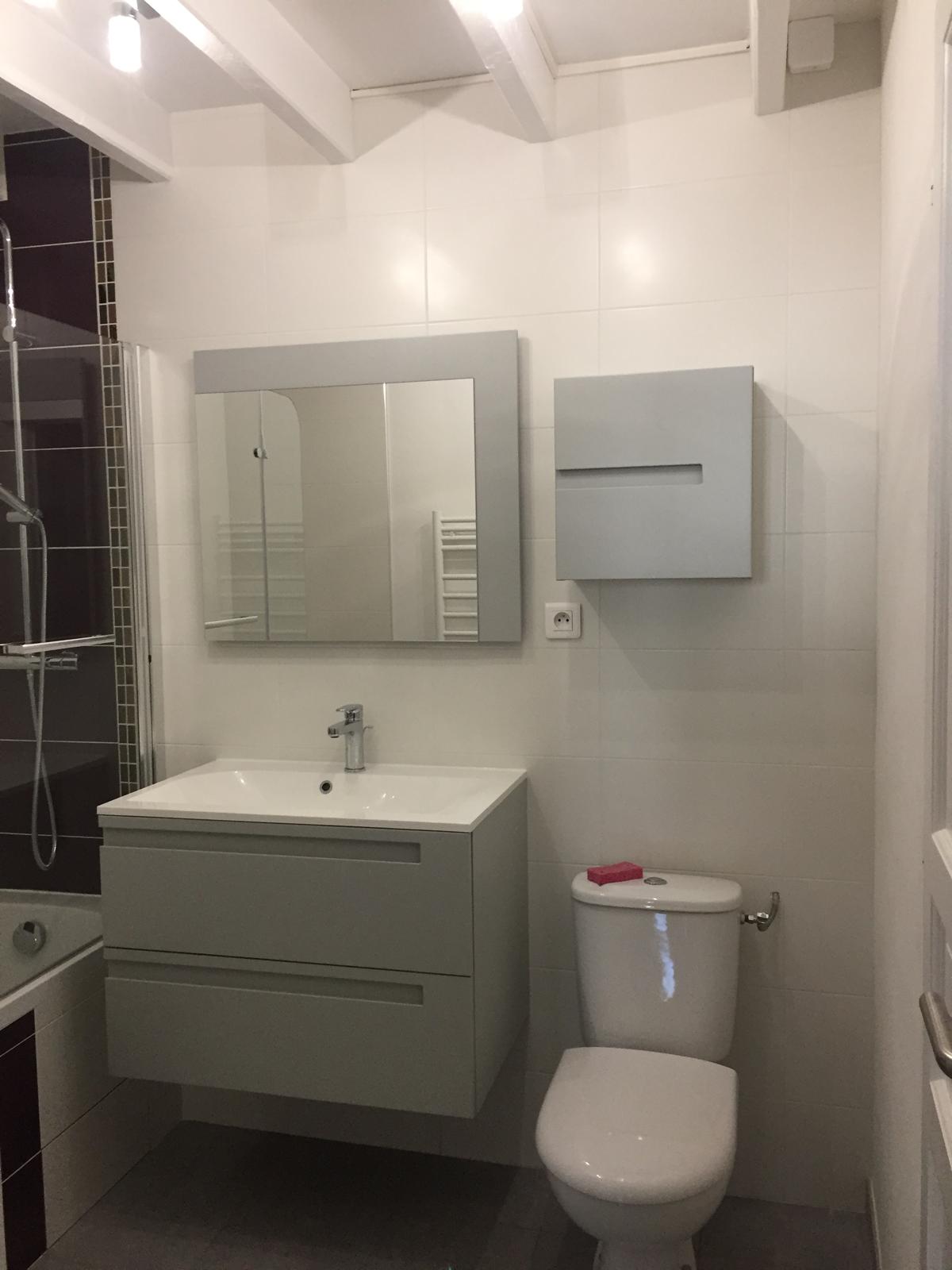Salle d'eau — carrelage & meuble vasque — après