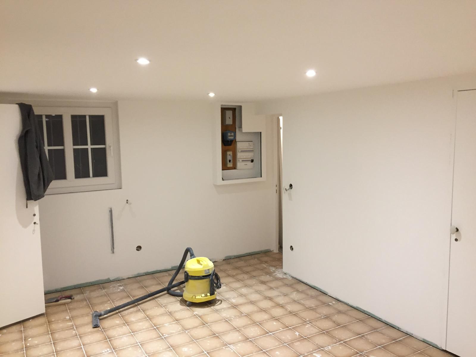 Séjour — finitions murs & plafond — après